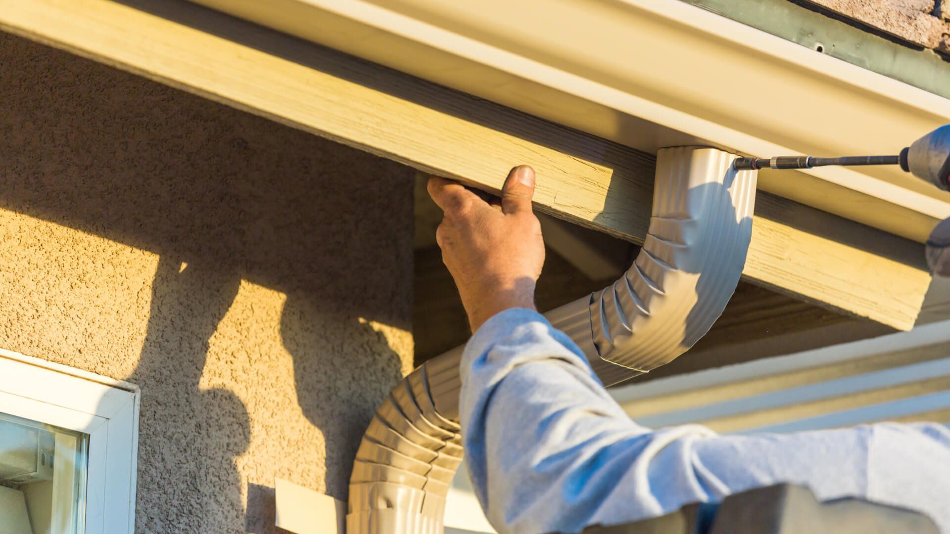 Seamless gutter installation